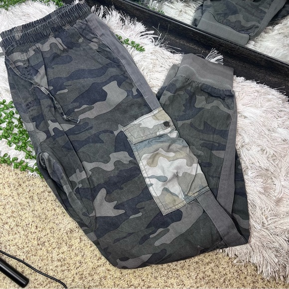 Vintage Havana Pants - -Vintage Havana Chambray Camo Printed Jogger Pants Size Medium
